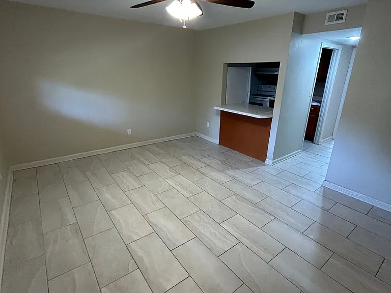 1810 Pasco St #7 — Photo 2