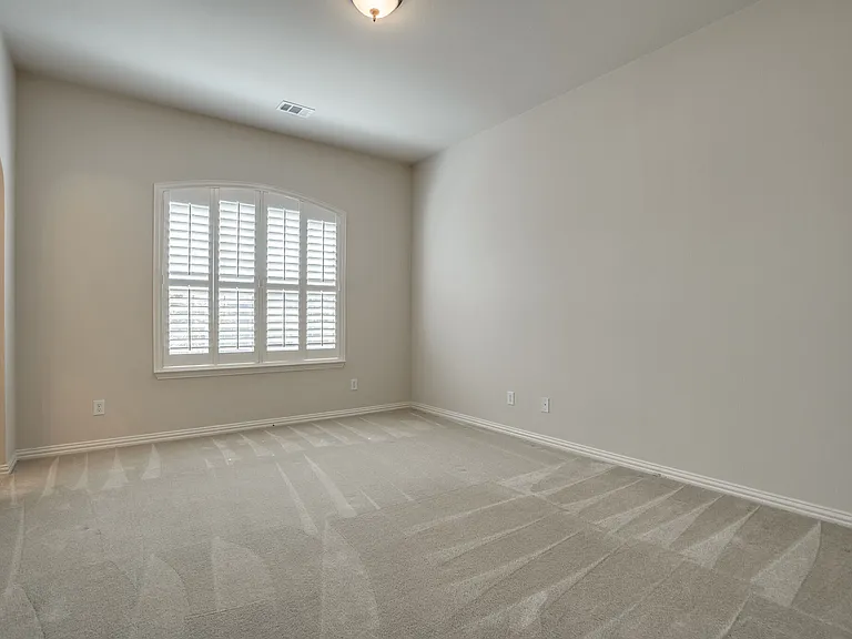 7747 Ivanhoe Dr — Photo 44