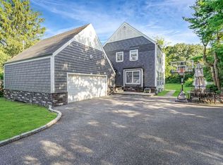 330 Oceanside St, Islip Terrace, NY 11752