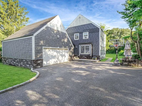 330 Oceanside Street, Islip Terrace, NY 11752