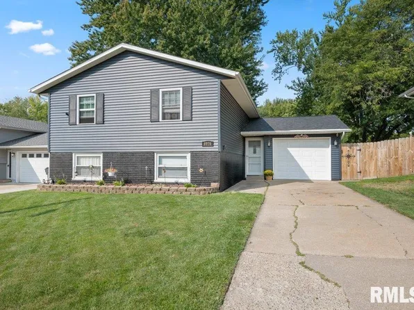 6016 Hillandale Rd, Davenport, IA 52806
