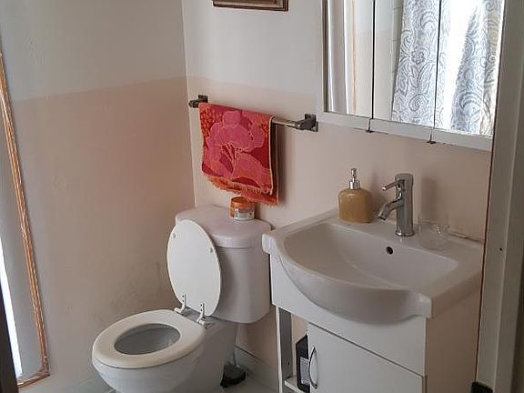 2nd image of 1611 Glenwood Ave N #6