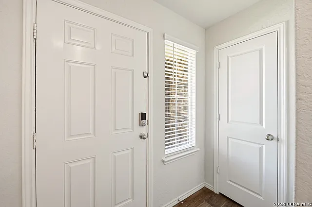 3 bed, 2.0 bath, 1396 sqft, $1,700 — Photo 4