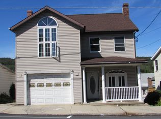 215 E Patterson St, Lansford, PA 18232