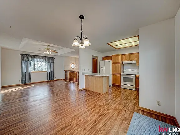 3 bed, 1126 sqft, $1,900 — Photo 2