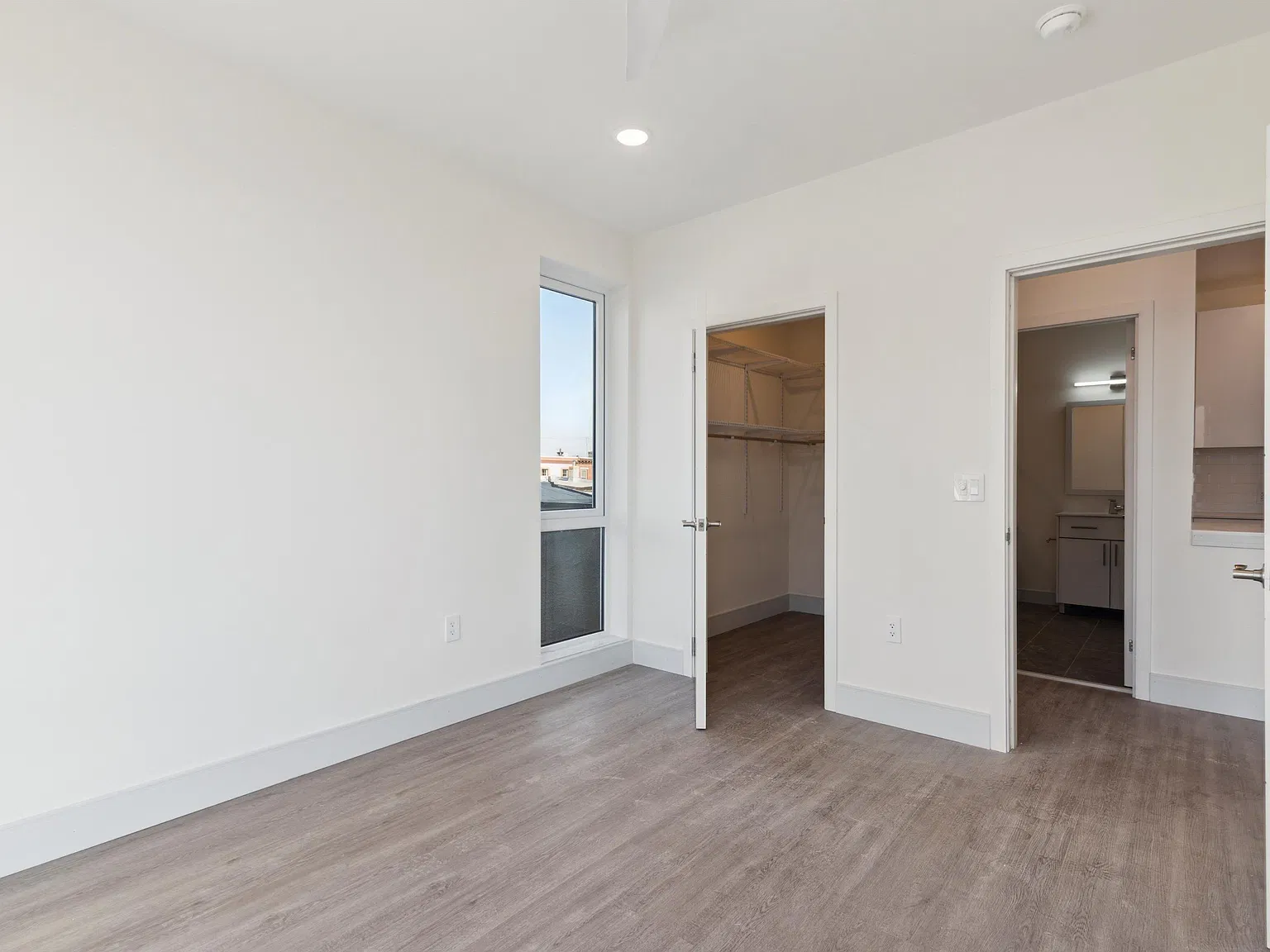 1221 E Fletcher St Unit 401 — Photo 4