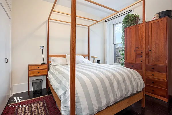 Rented by Warburg | media 4