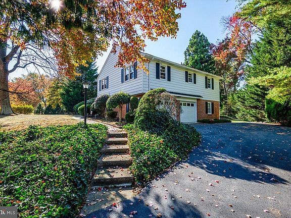 2nd image of 2506 Deepwood Dr