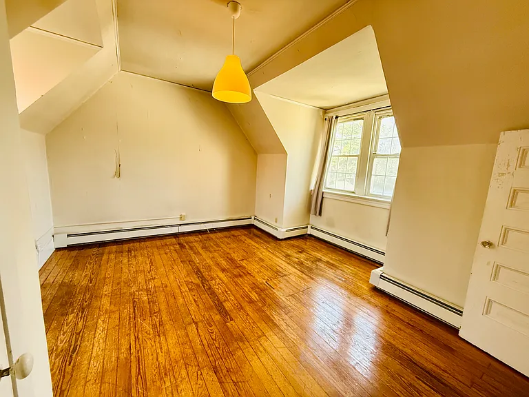 469 Whitney Ave #8 — Photo 10