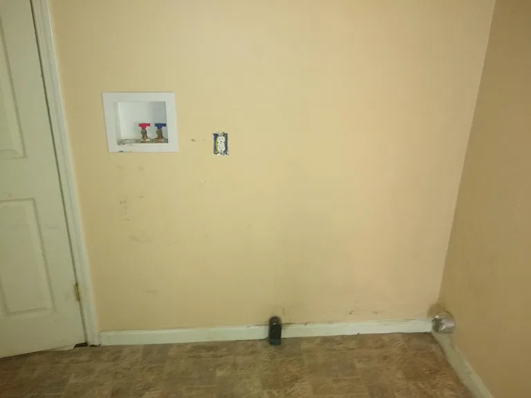 1009 Illinois St — Photo 9