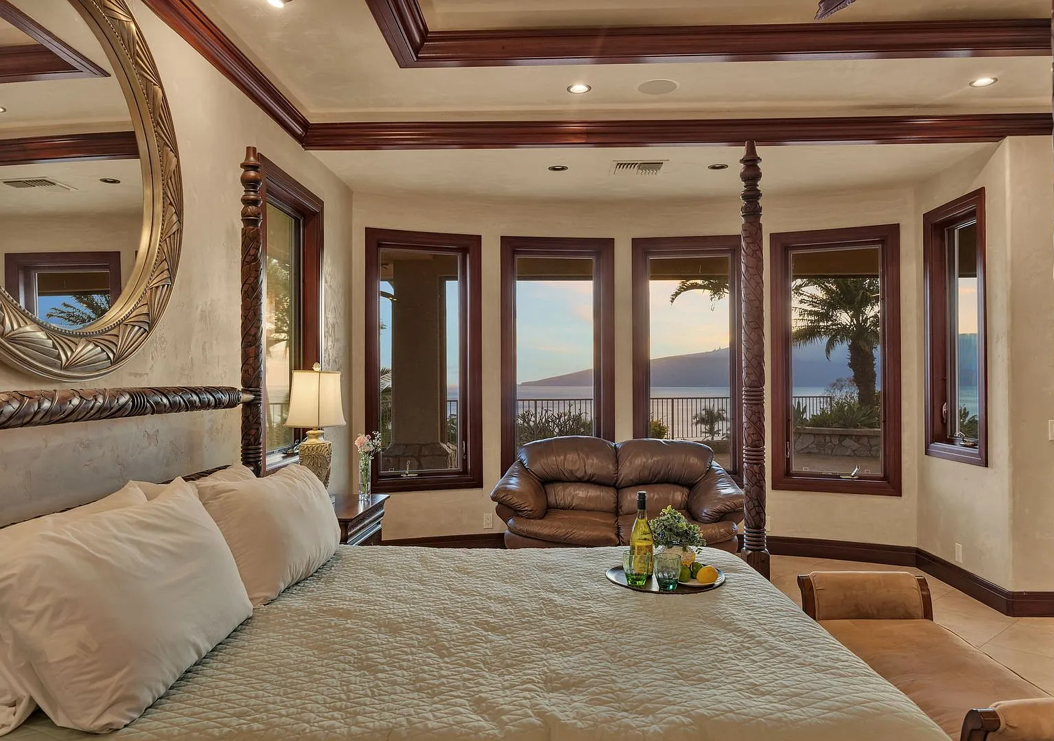 Island Elegance: 4-Bedroom Luxury Retreat with Infinity Pool — Photo 4