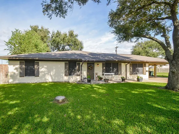 3310 Myatt Cir, El Campo, TX 77437