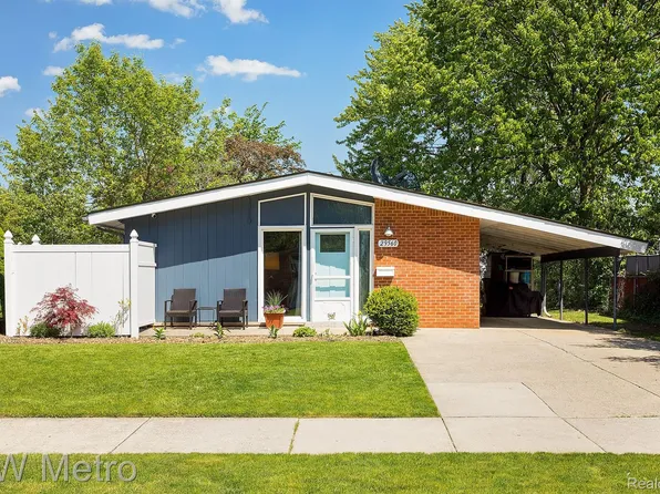 29560 Fairfax St, Southfield, MI 48076