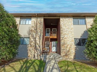 720 Sundown Rd APT E, South Elgin, IL 60177