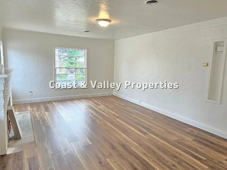 1252 Olympia Ave — Photo 17