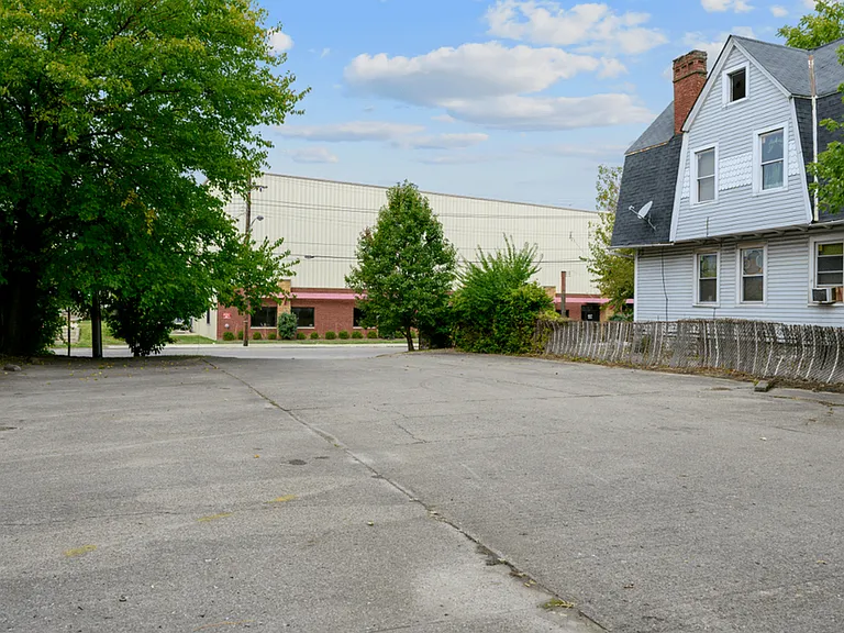 Foraker & Section — Photo 14