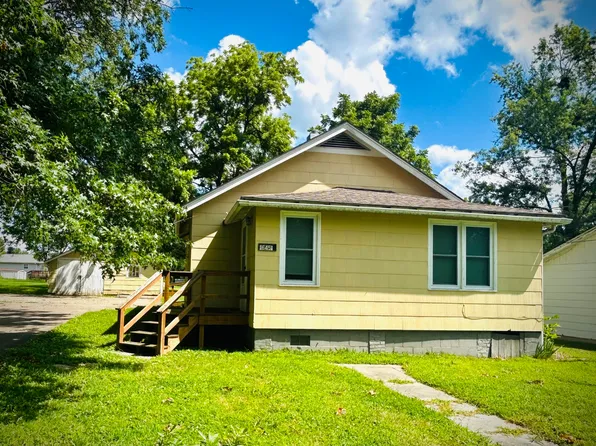 645 E Lacy St, Marshall, MO 65340