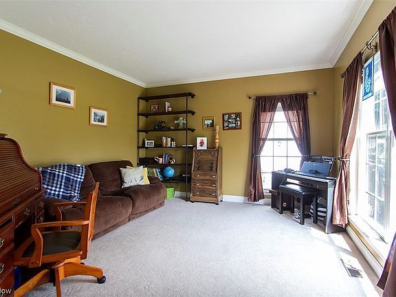 3rd image of 1093 Greenwood Ct