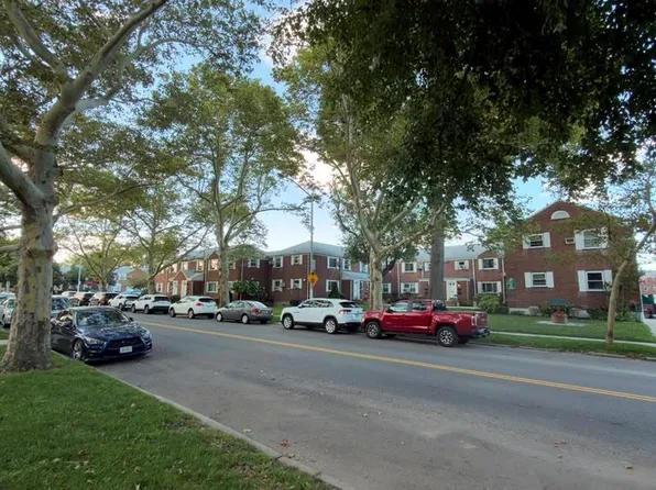 74-15 255th St #B2, Glen Oaks, NY 11004