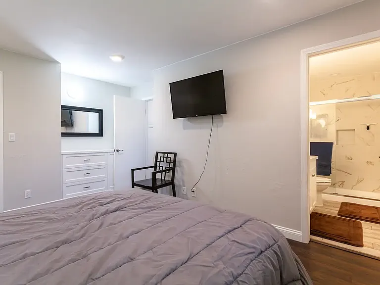 4800 Williamsburg Ln #233 — Photo 14