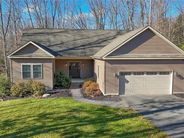 6 Crescent Dr, Nesquehoning, PA 18240