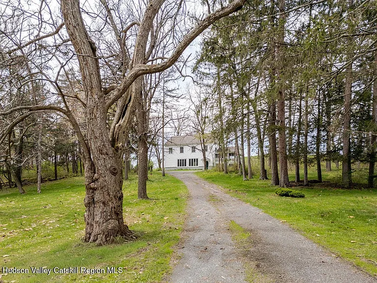 56 Willowdale Farm Rd #CARRIAGE HOUSE — Photo 2