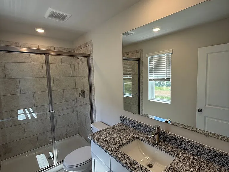 2104 Winterberry Ln — Photo 10