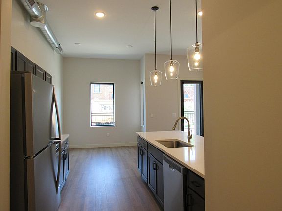4th image of 104-400 W River Dr #104