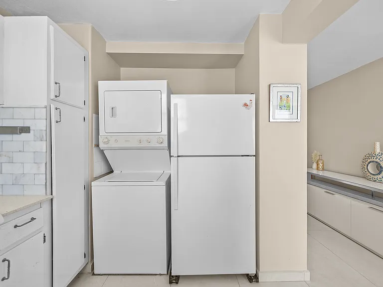 1035 Avenue Ashford #303 — Photo 10