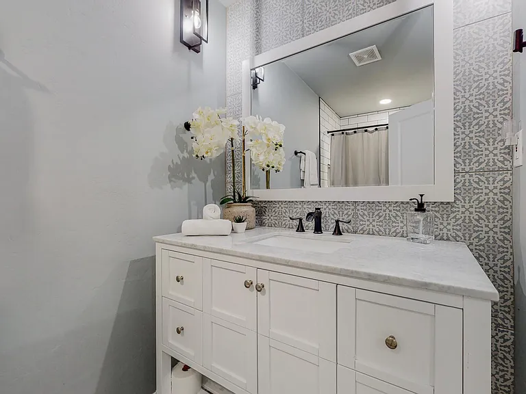 6830 Louisiana Blvd NE — Photo 29