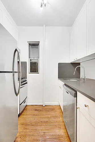 113 E 31st St #1C Photo 1