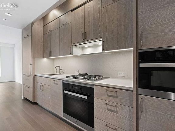 4th image of 1 City Poin APT 16G