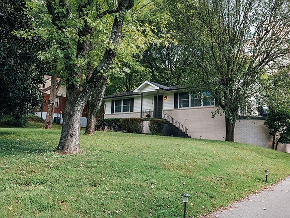3rd image of 324 Bowwood Dr