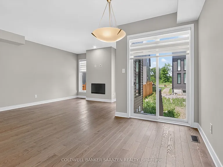 330 Whitham Cres — Photo 11