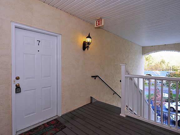 4th image of 129 E 1st Ave #7