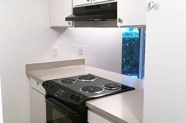 Sawyer Pointe Apartments — Photo 35