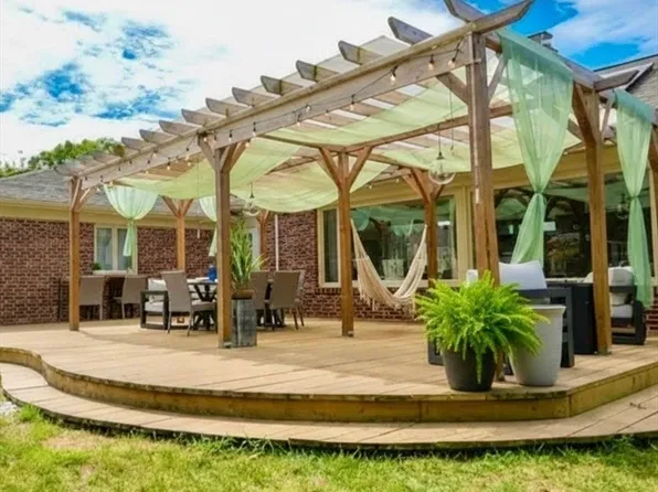 15 Pine Acre Rd, Springfield, MA 01129