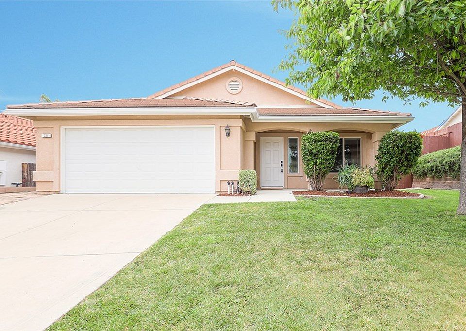1st image of 256 Nandina Ln