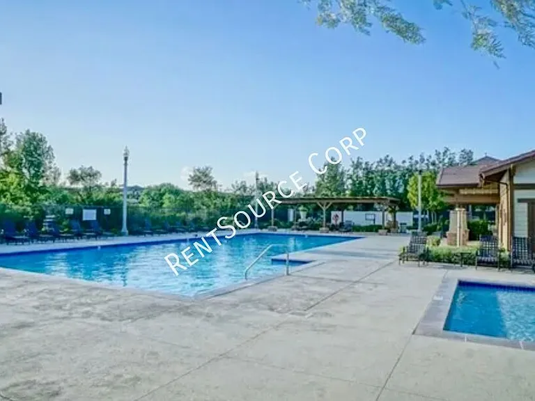 24162 Willowbrooke Ct — Photo 33
