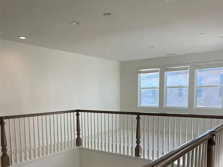 19042 Martino Ct — Photo 24