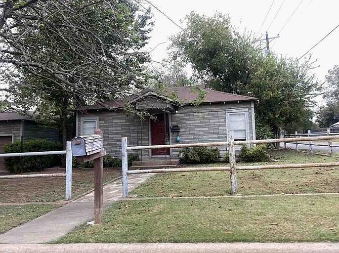 1st image of 621 N Crockett St