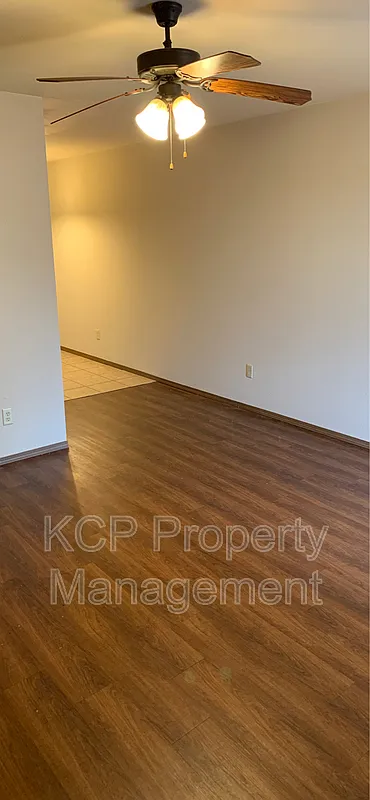 2 bed, 1.5 bath, 1044 sqft, $800 — Photo 2