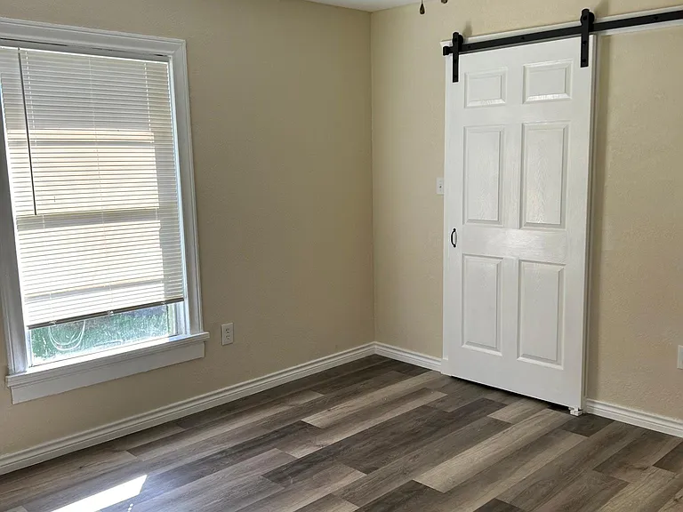 705 Azalea St — Photo 2