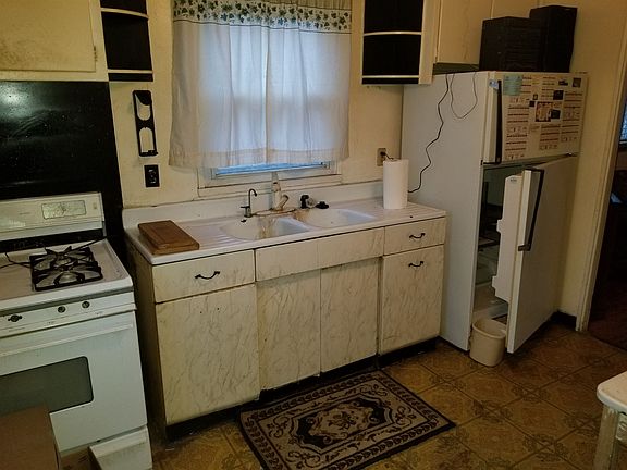 3rd image of 850 S Edison Ave