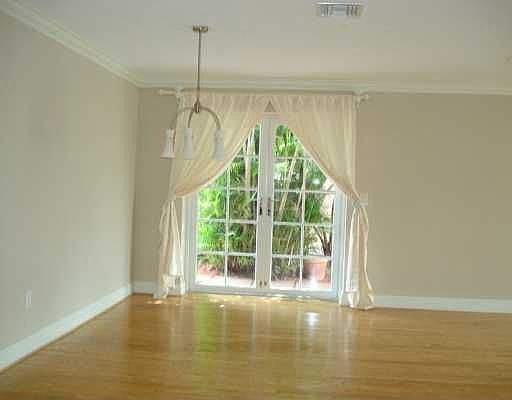 LIVING ROOM 3