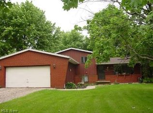 1330 Frontier St NW, Hartville, OH 44632