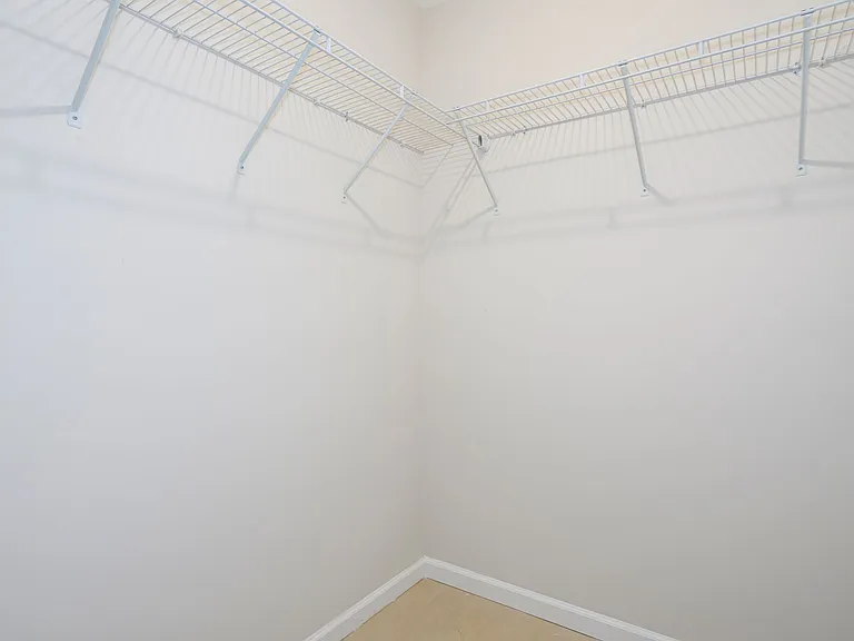 Oak Forest Apartments — Photo 16