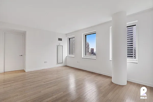 Rented by REZI | media 23