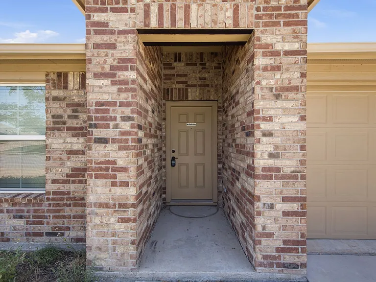 5813 Roderick Dr — Photo 4