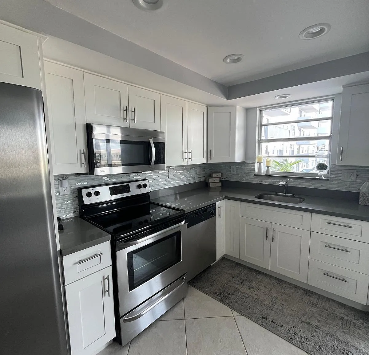1 bed, 1.5 bath, 920 sqft, $2,200 — Photo 3